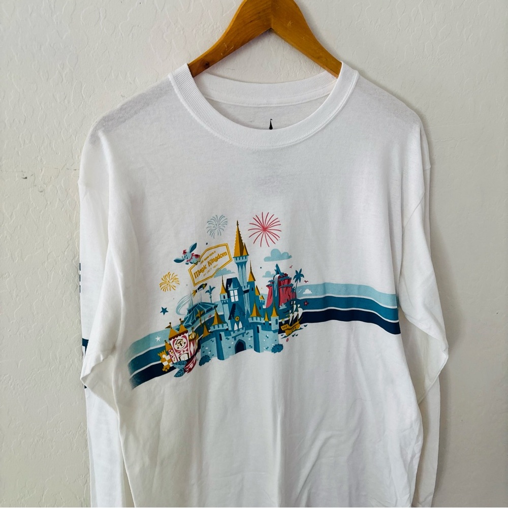 Walt Disney World White Long Sleeve Shirt Castle Graphic Magic Kingdom Medium - Picture 2 of 7